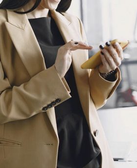 woman_phone
